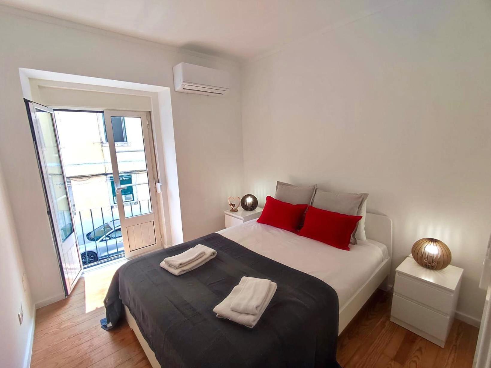 Red Passion Apartment Lisbona Esterno foto